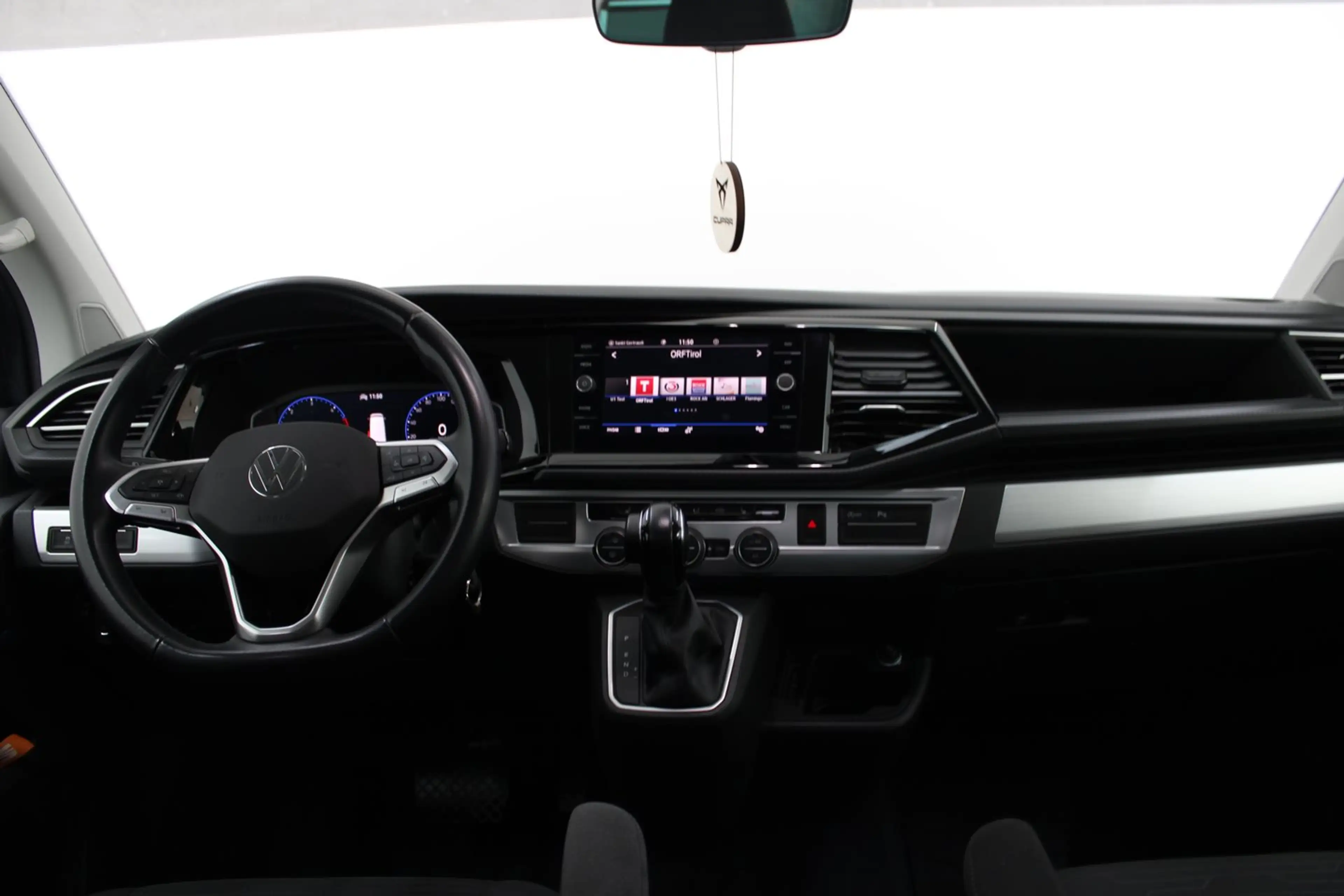Volkswagen T6.1 Multivan VW T6.1 Multivan Edition TDI 4MOTION — photo 6