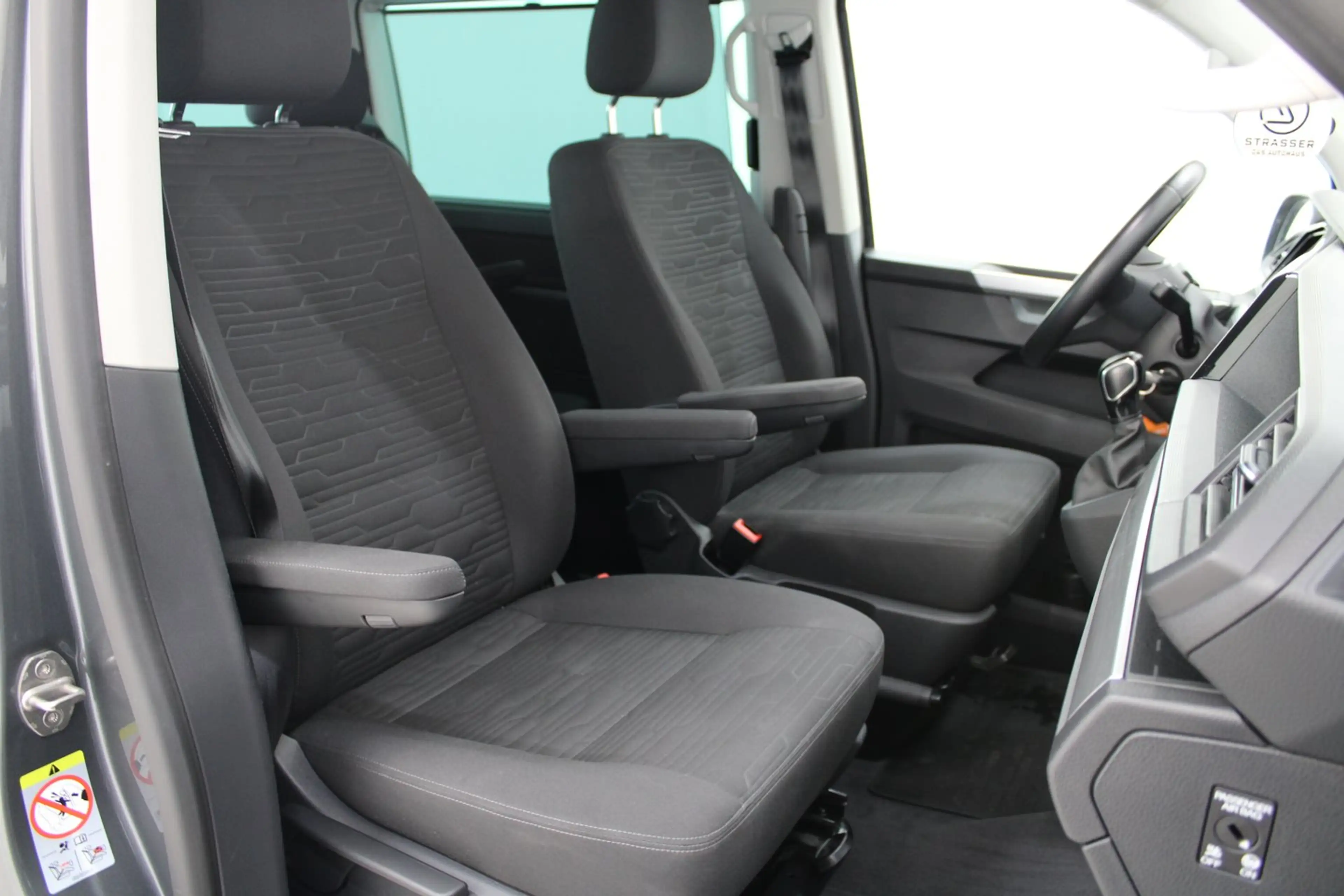 Volkswagen T6.1 Multivan VW T6.1 Multivan Edition TDI 4MOTION — photo 14