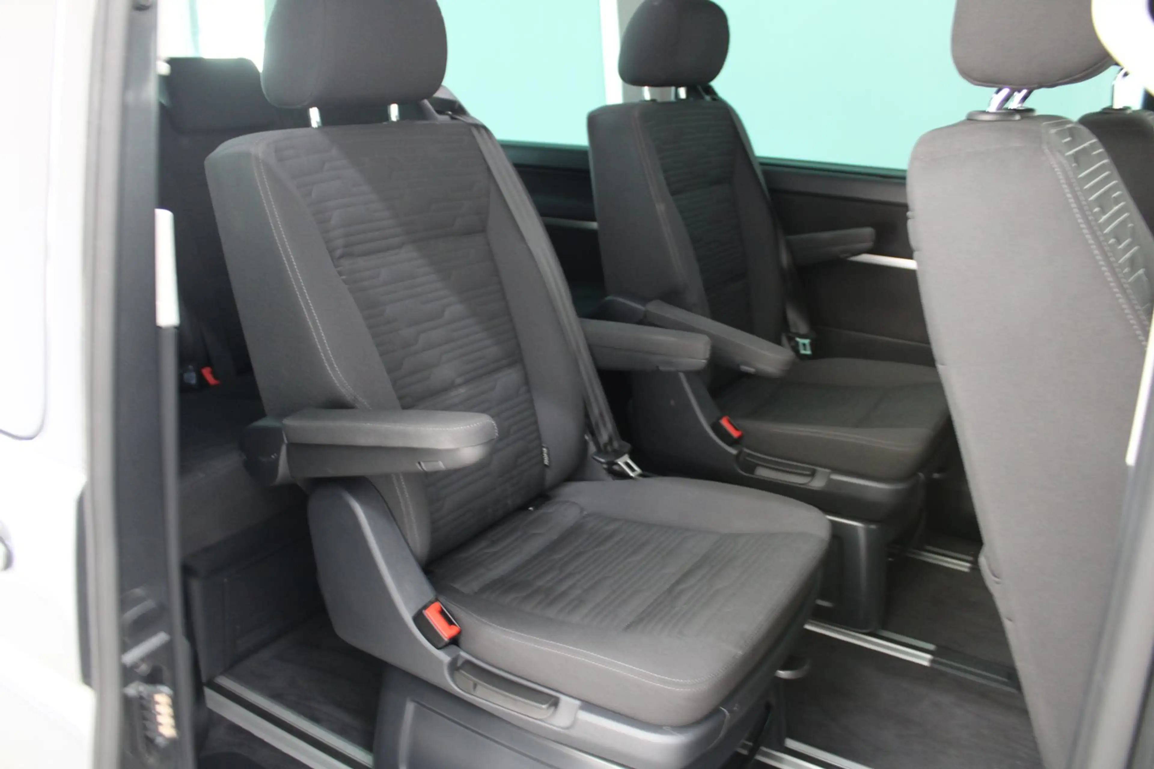 Volkswagen T6.1 Multivan VW T6.1 Multivan Edition TDI 4MOTION — photo 13