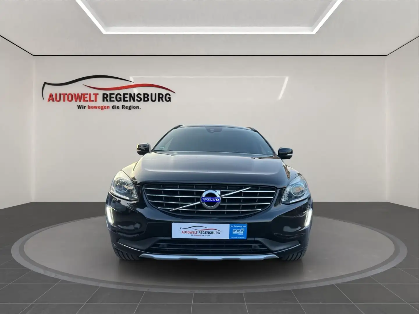 Volvo XC60 D4 2.4 Momentum AWD XEN NAVI MEMORY RFK AHK Schwarz - 2