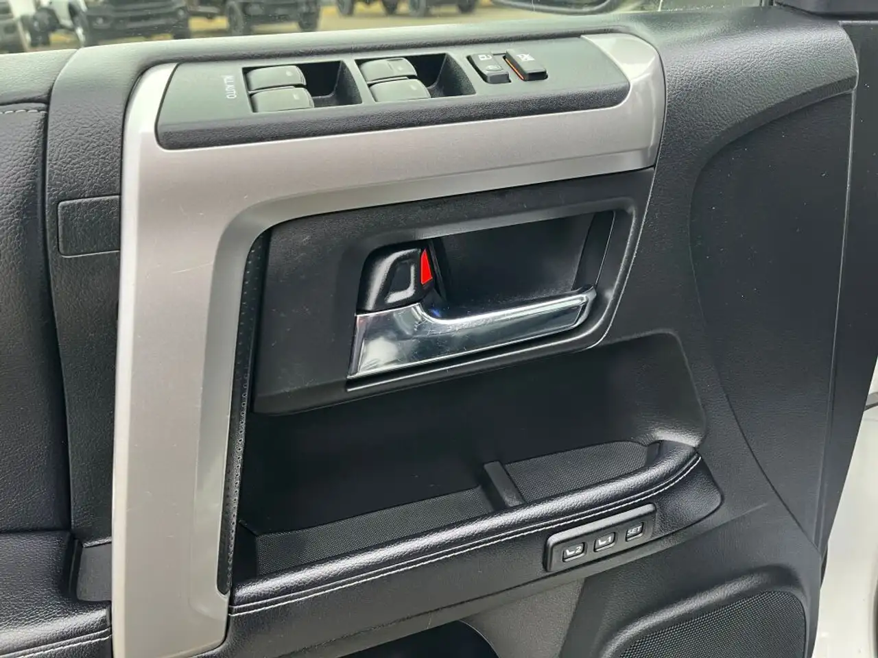 Toyota 4-Runner снимка Toyota 4-Runner