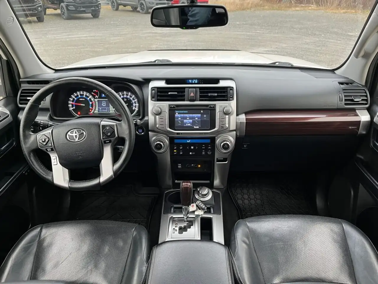 Toyota 4-Runner снимка Toyota 4-Runner