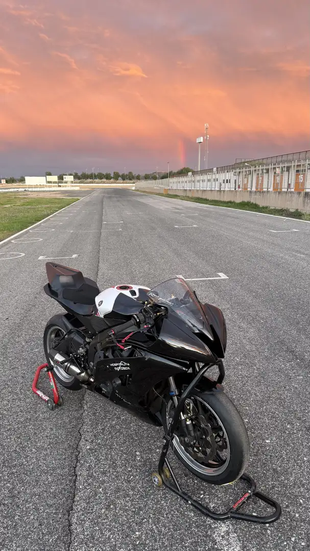 Yamaha YZF-R6 - 1