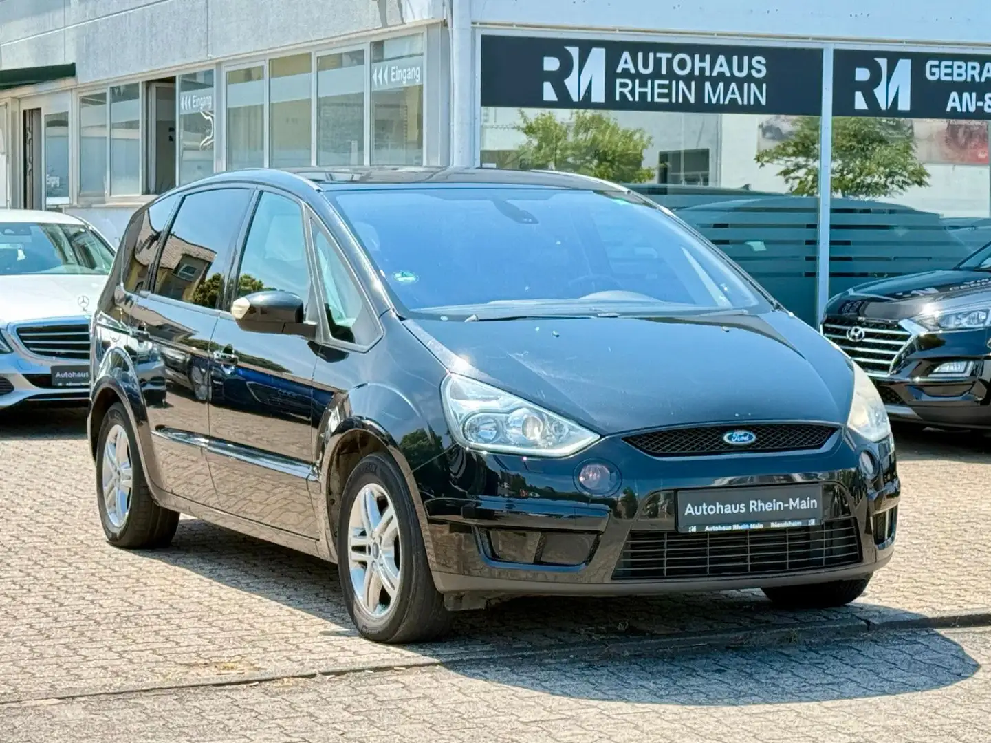 Ford S-Max Titanium* Panorama*Pdc*Klimaauto*Nav*Ahk Zwart - 1
