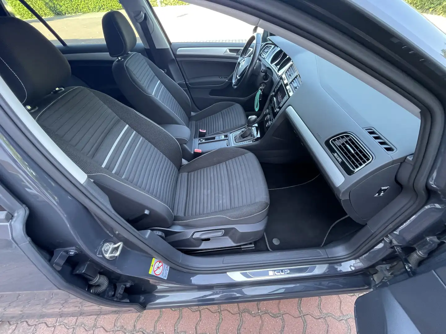 Volkswagen Golf 1.4 TSI BlueMotion CUP Technology DSG Comfortline Gris - 2