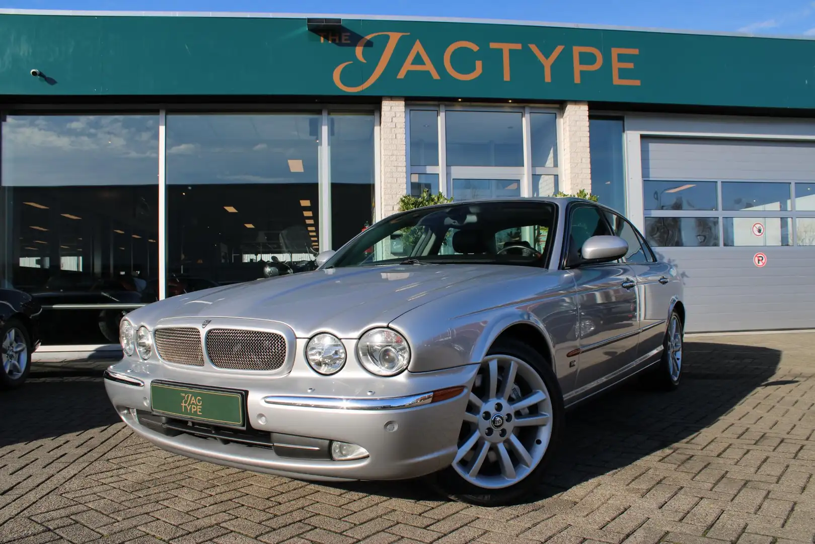 Jaguar XJR 4.2 V8 S/C Silber - 1