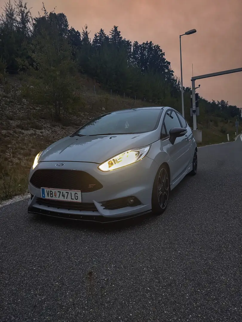 Ford Fiesta 1.6 EcoBoost ST200 - 1