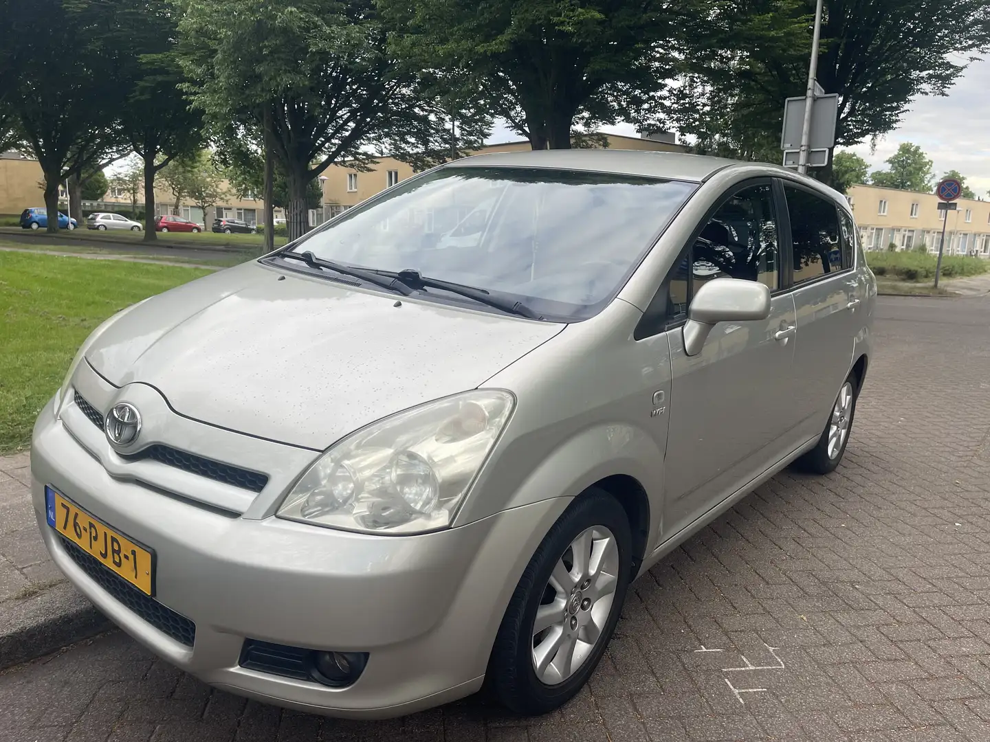 Toyota Corolla Verso 1.8 VVT-i Sol deze auto is in goeie staat Beige - 1
