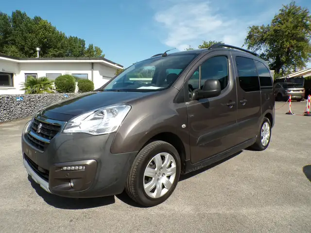 Peugeot Partner Partner Tepee 1.2i Navi/Auto Airco/Camera/Garantie/Gekeurd/5-Zitpl.
