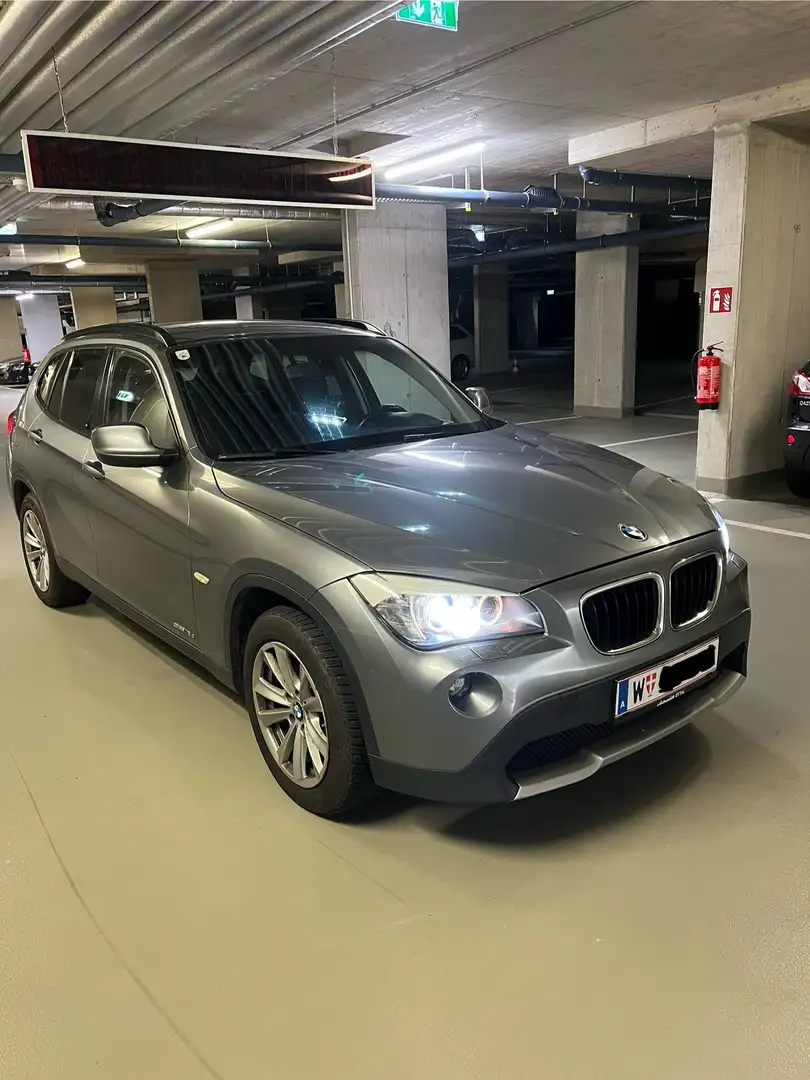 BMW X1 sDrive18d Österreich Paket Österreich-Paket Grau - 1