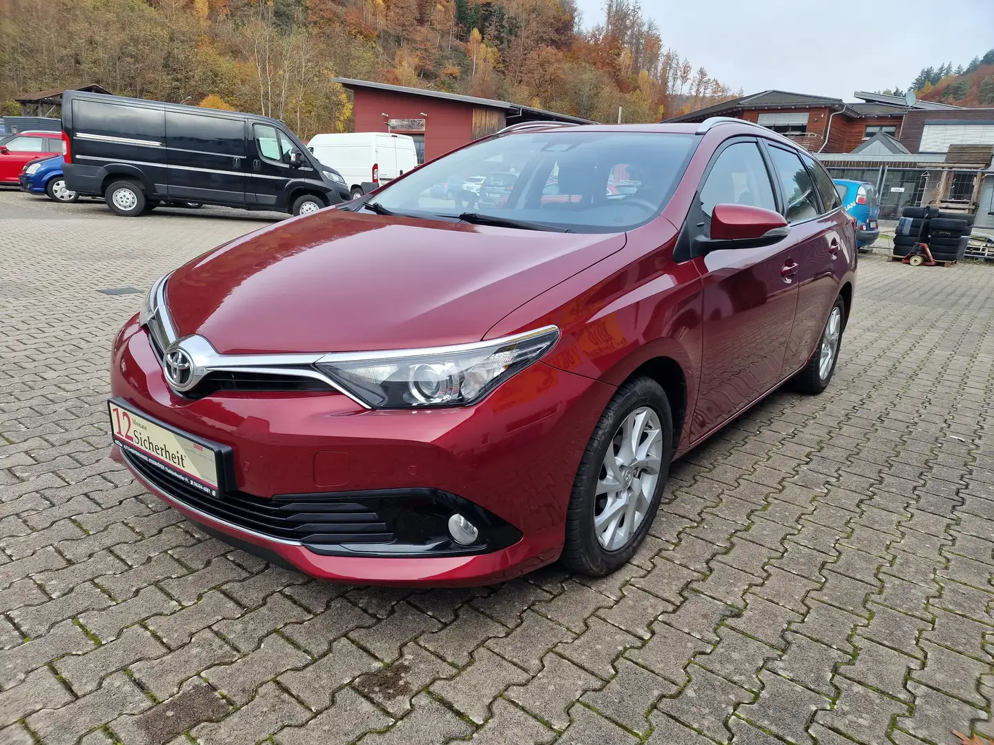 Toyota Auris Comfort NAVI-KAMERA-AHK-ALU Rouge - 2