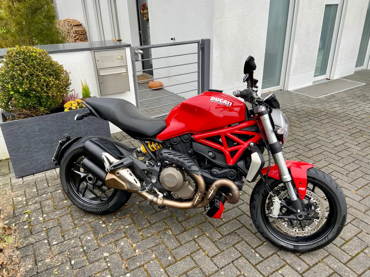 Ducati Monster 1200 Червоний - 1
