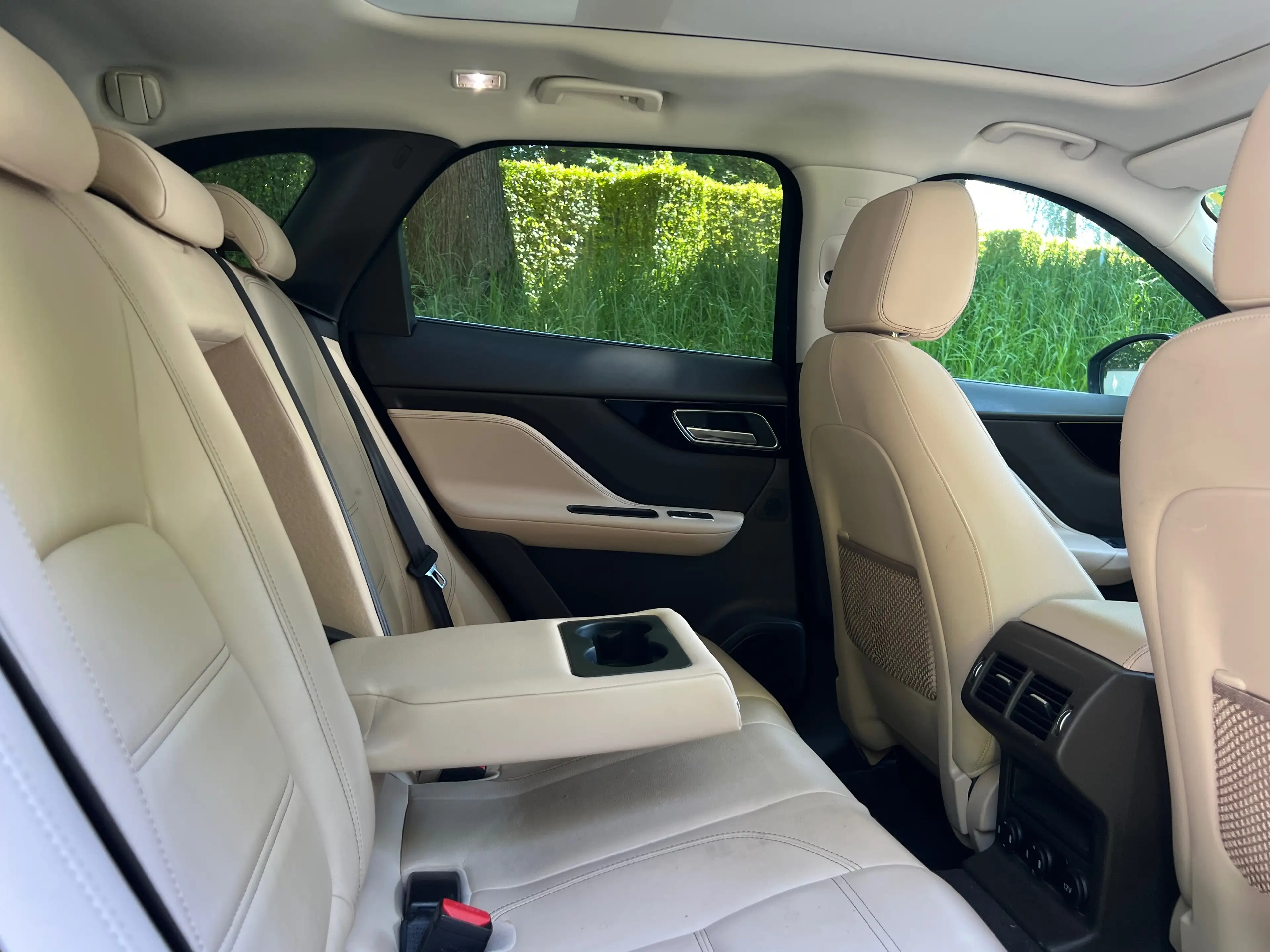 Jaguar F-Pace F-Pace 2.0 D AWD Prestige Business Edition — photo 10