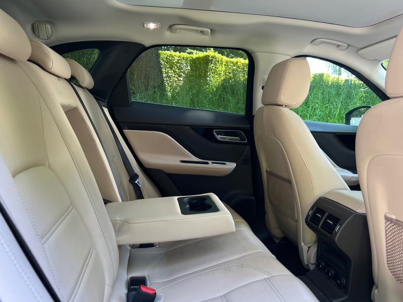 Jaguar F-Pace F-Pace 2.0 D AWD Prestige Business Edition — photo 10