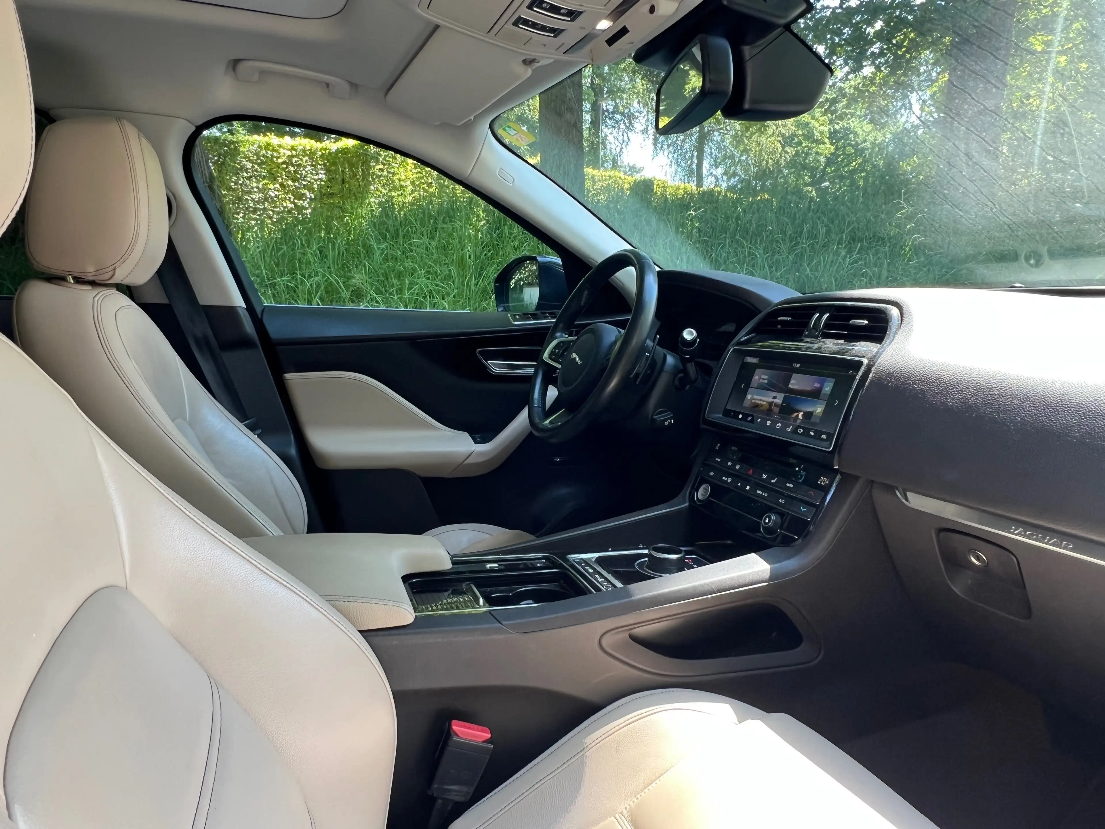 Jaguar F-Pace F-Pace 2.0 D AWD Prestige Business Edition — photo 11