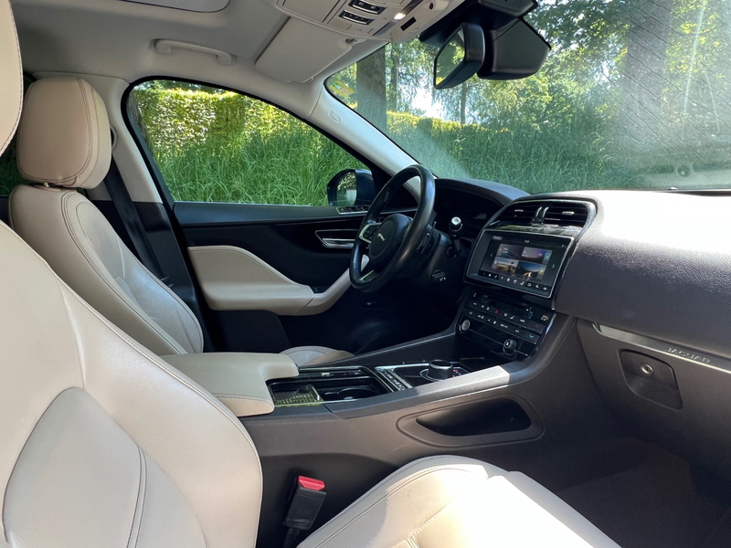 Jaguar F-Pace F-Pace 2.0 D AWD Prestige Business Edition — photo 11
