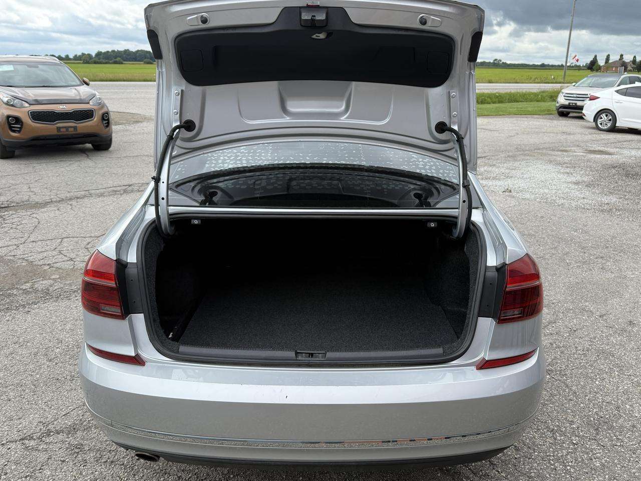 2017 Volkswagen Passat COMFORTLINE | Navigation | Backup Camera | Sunroof — снимка 1