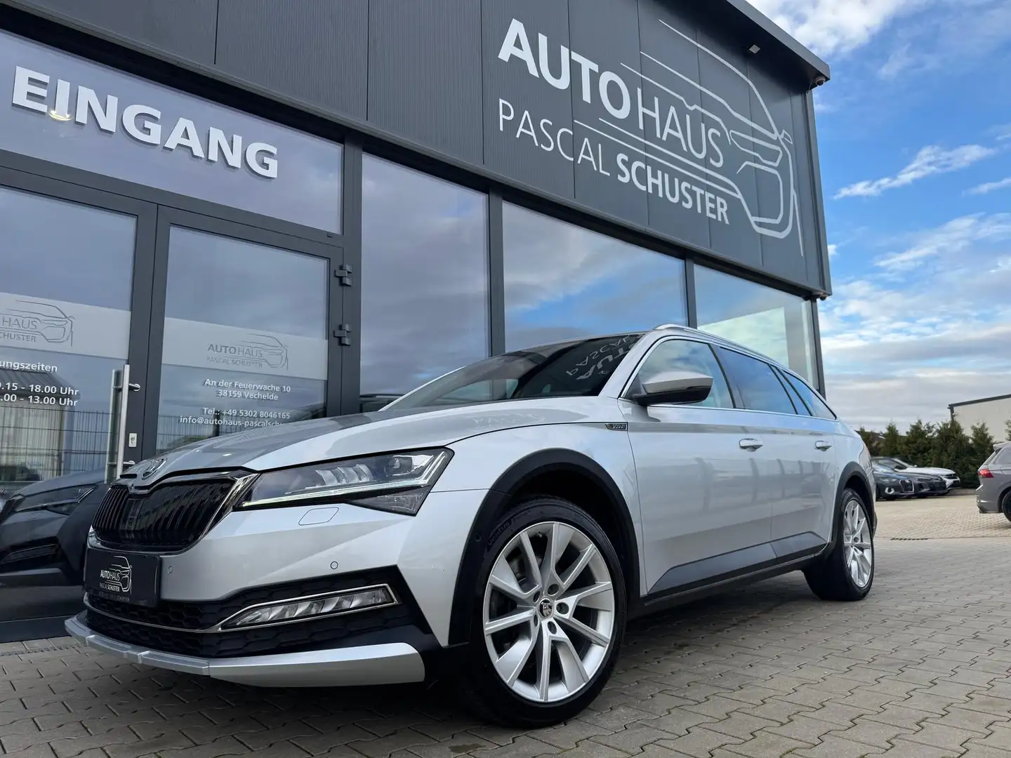 Skoda Superb Scout 4x4 2.0 TDI/DSG/ACC/AHK/LED/KAMERA/ Plateado - 1