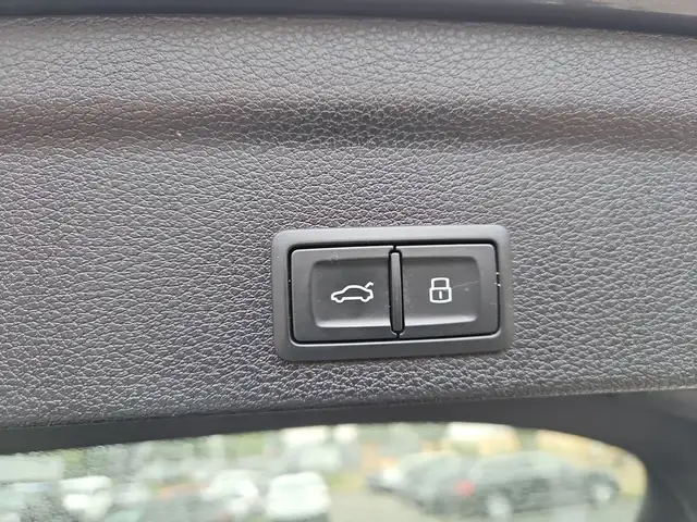 Audi Q3 view 14