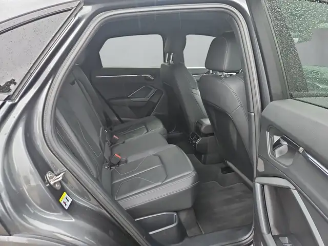 Audi Q3 view 12