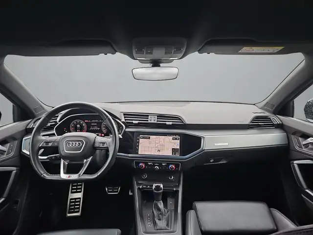 Audi Q3 view 8