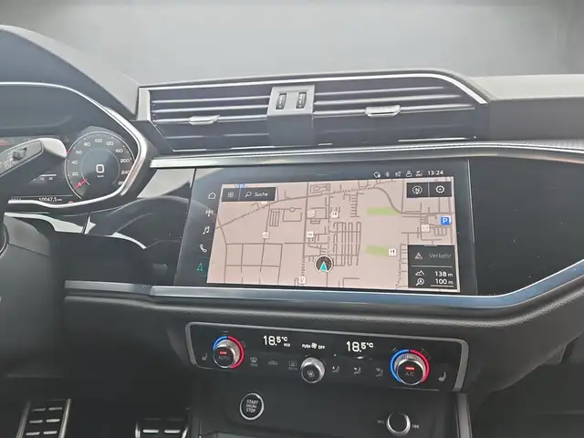 Audi Q3 view 10