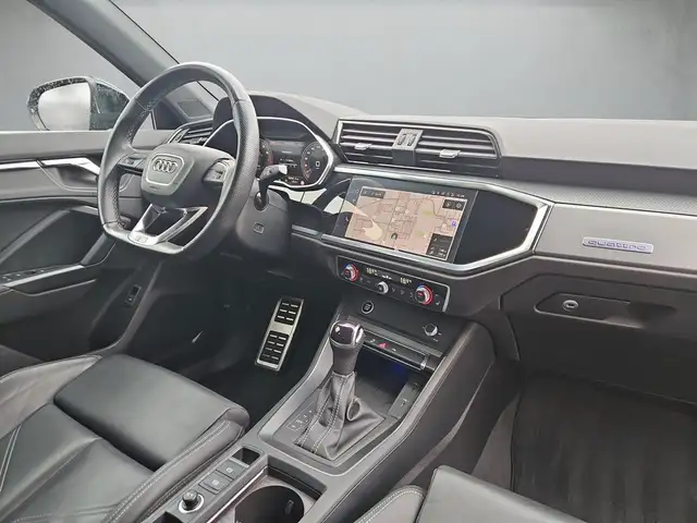 Audi Q3 view 7