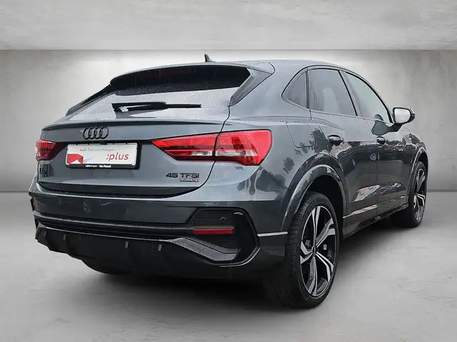 Audi Q3 view 3