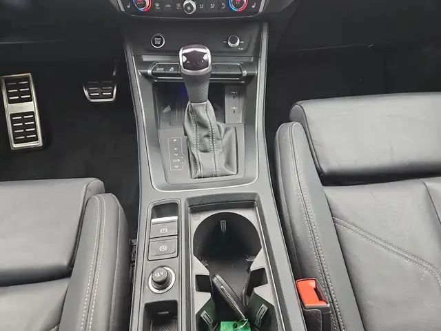 Audi Q3 view 9