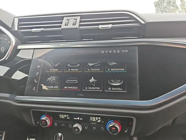 Audi Q3 view 11