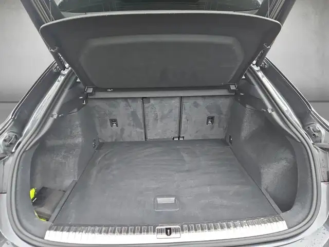Audi Q3 view 5