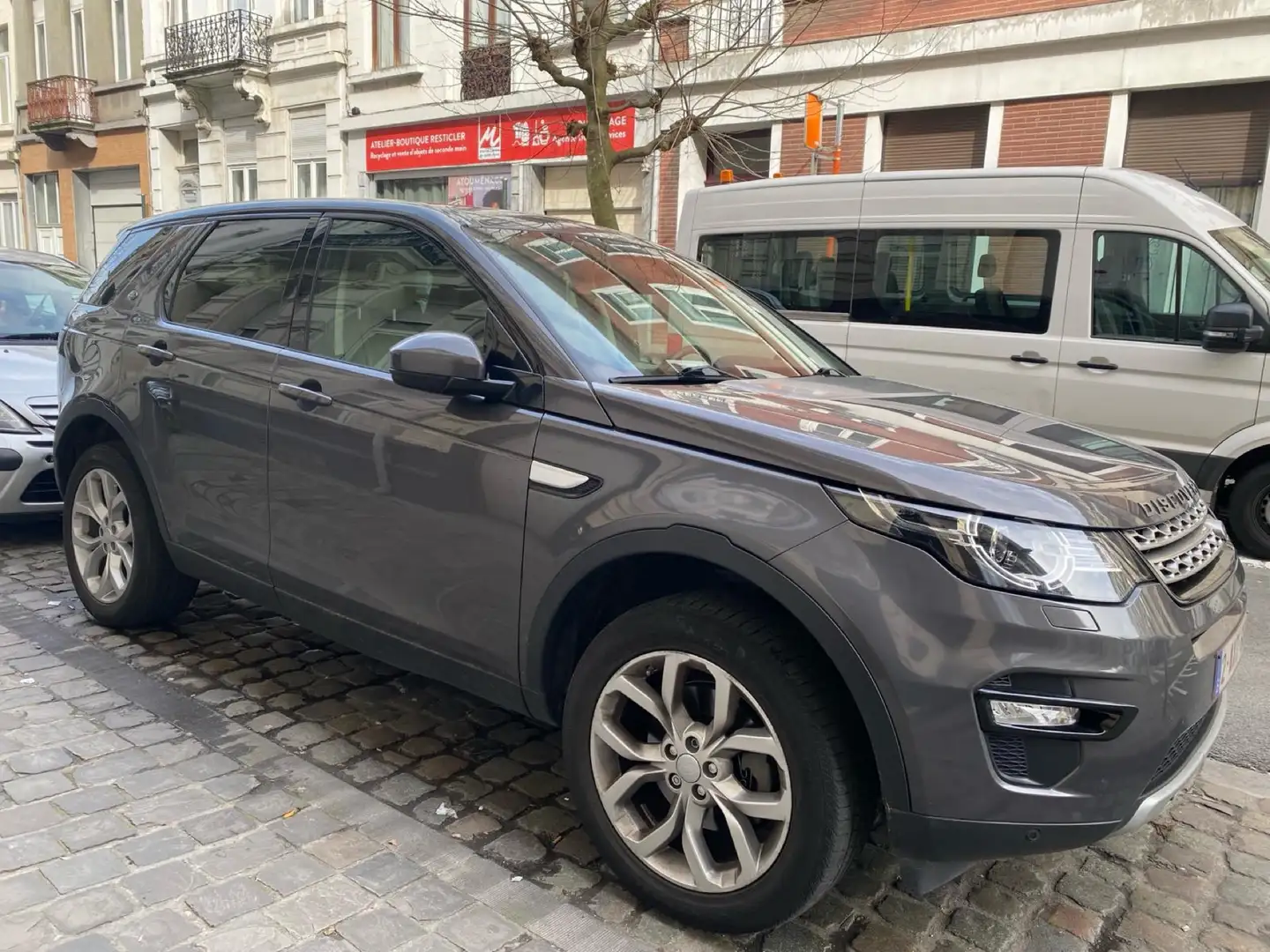 Land Rover Discovery Sport TD4 Aut. HSE Luxury Grijs - 1