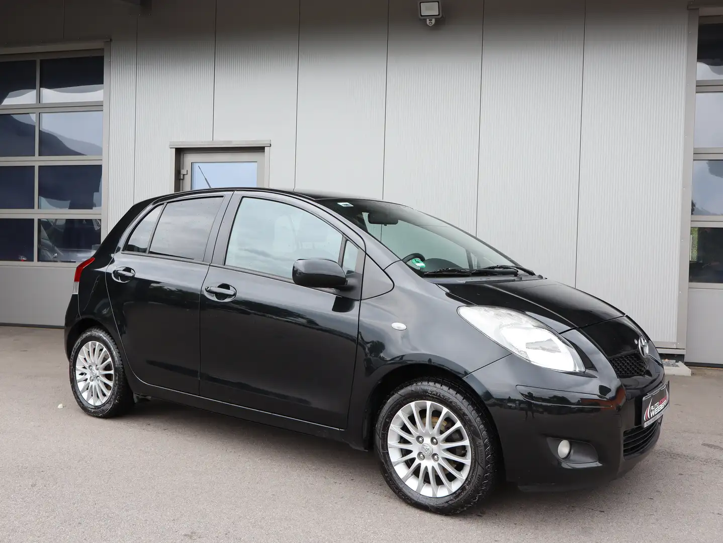 Toyota Yaris 1.33 VVT-i SOL *2.HD*KLIMA*LM-FELGEN*TÜV 10.26* Noir - 1
