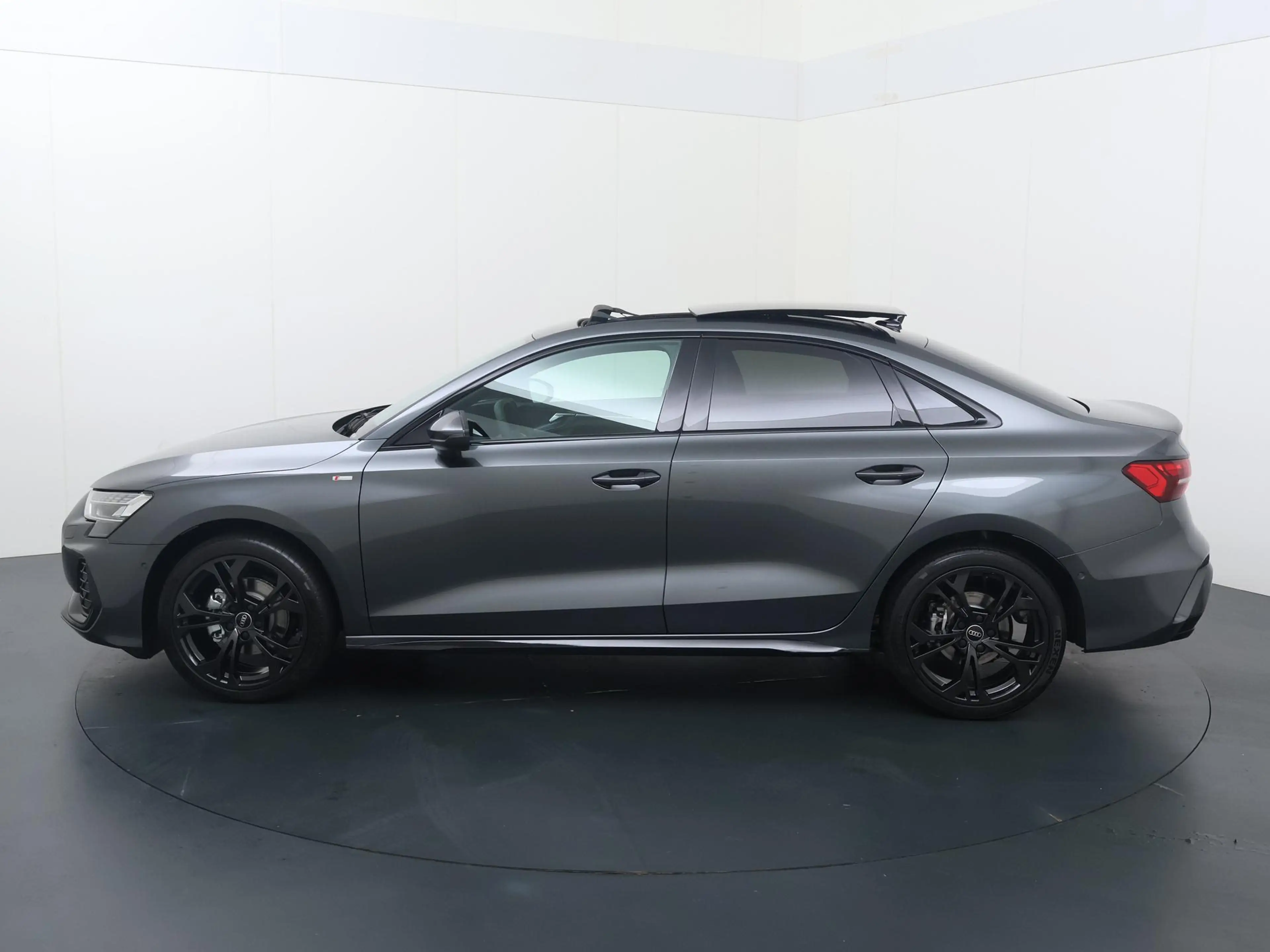 Audi A3 Limousine 35 TFSI S edition | 150 PK | Adaptive Cr — photo 2
