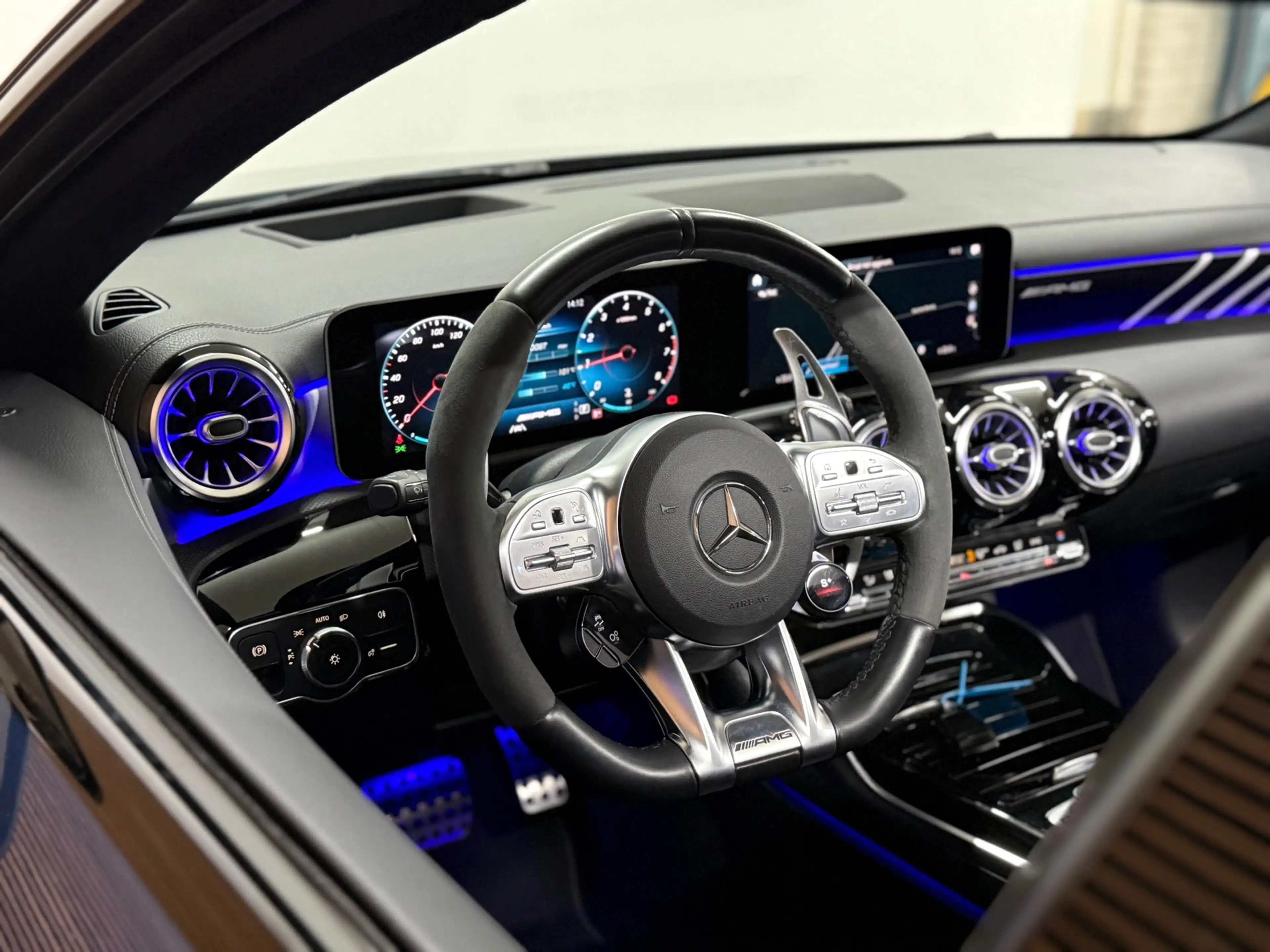 Mercedes-Benz A 35 AMG 4MATIC NIGHT Premium Plus | PANO | Burmester | Amb — photo 2