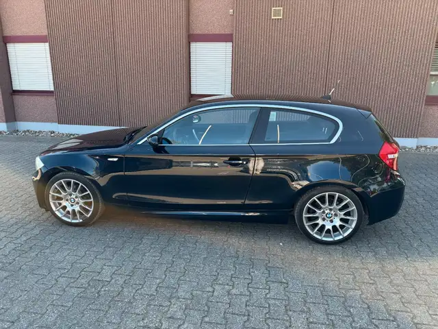 BMW 1 Series view 3