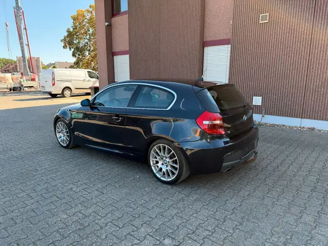 BMW 1 Series view 4
