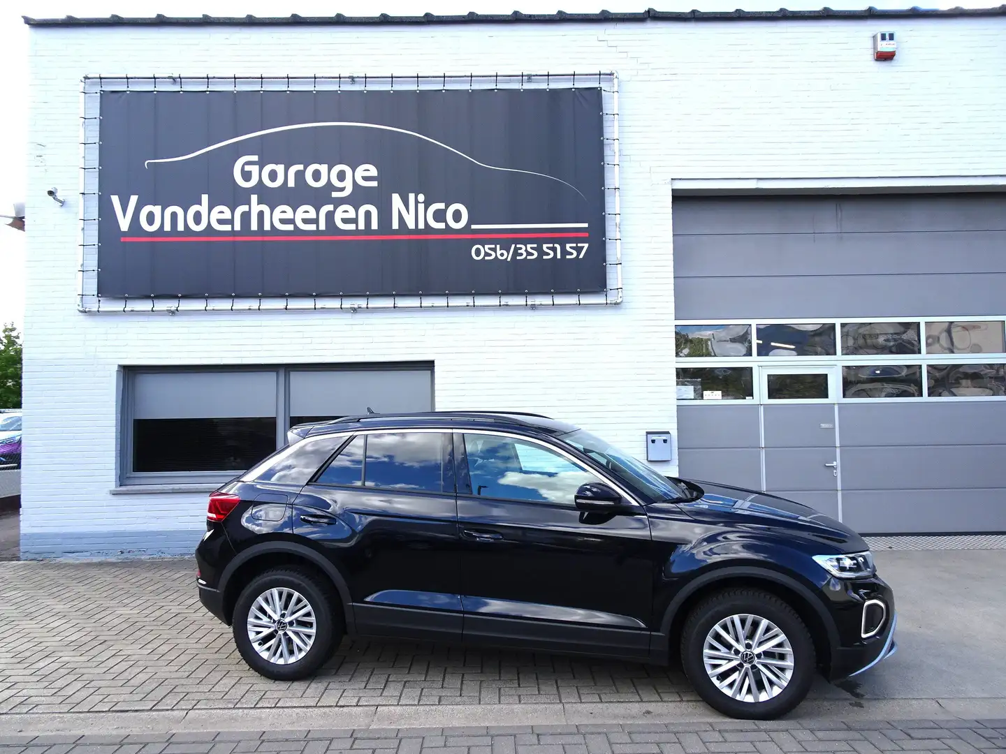 Volkswagen T-Roc 1.0TSi Life VIRTUAL,CARPLAY,NAVI,PDC V+A,BLUETH Zwart - 1