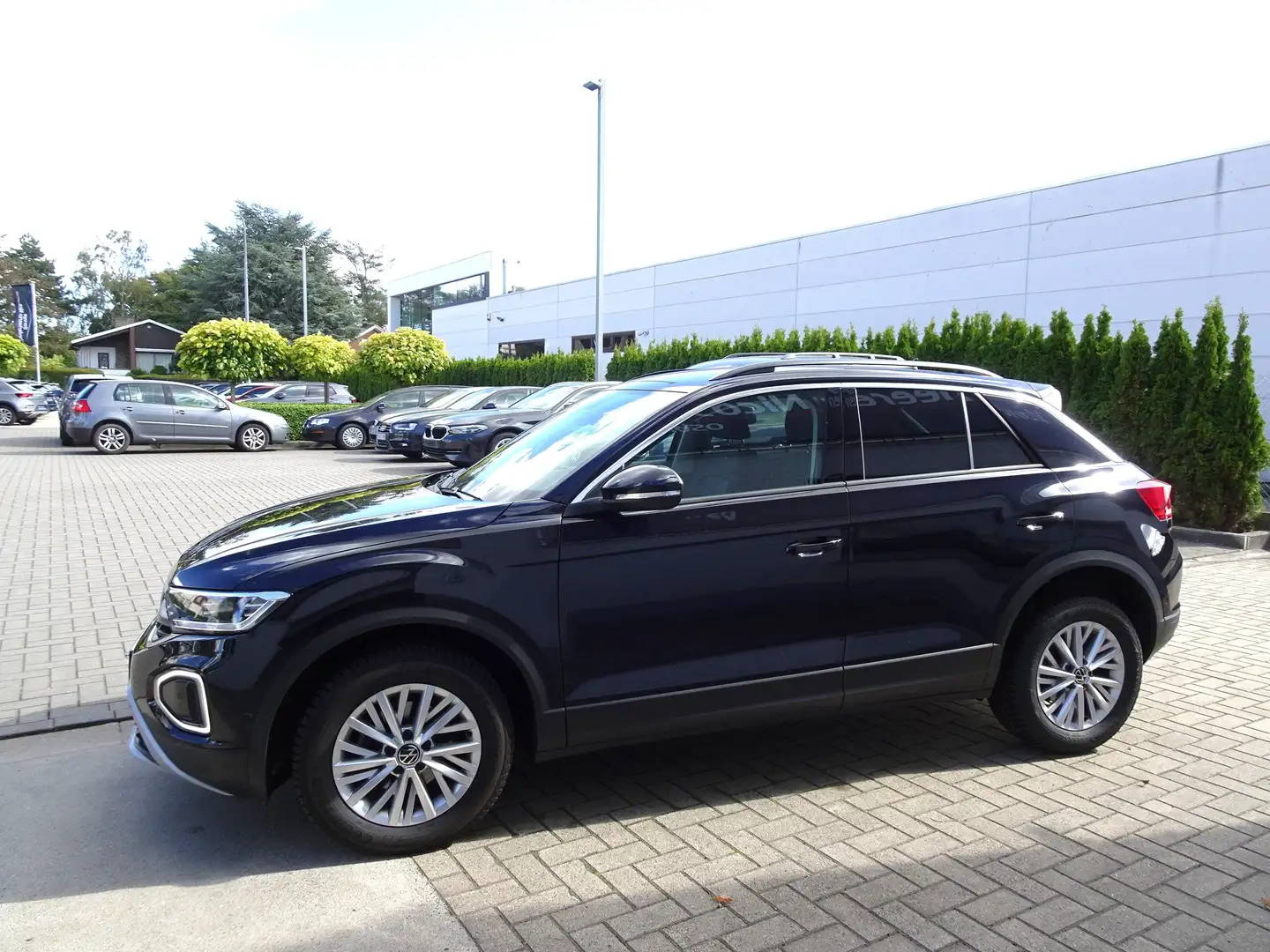 Volkswagen T-Roc 1.0TSi Life VIRTUAL,CARPLAY,NAVI,PDC V+A,BLUETH Zwart - 2