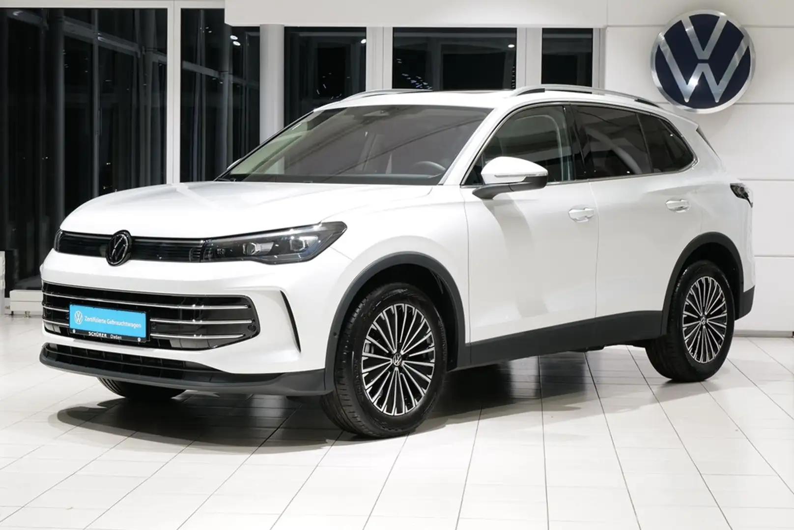 Volkswagen Tiguan 2.0TDI DSG Elegance AHK Pano StdHz Navi Keyless... Weiß - 2