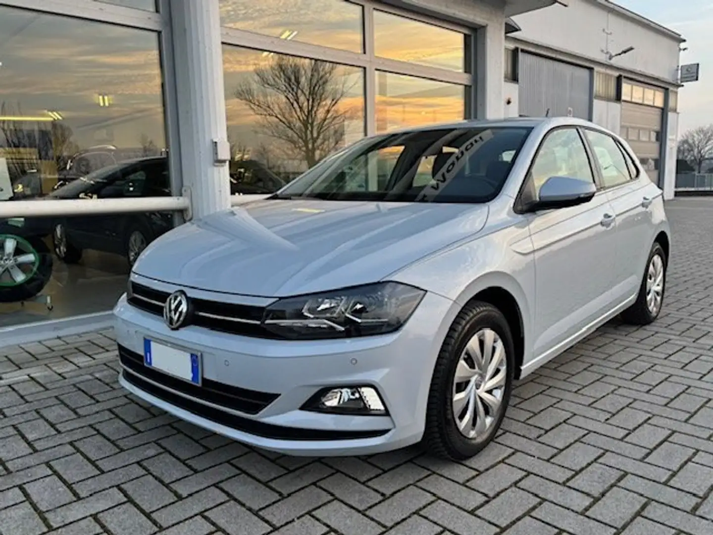 Volkswagen Polo Polo VI 2017 5p 1.0 evo Comfortline 80cv Blanc - 2