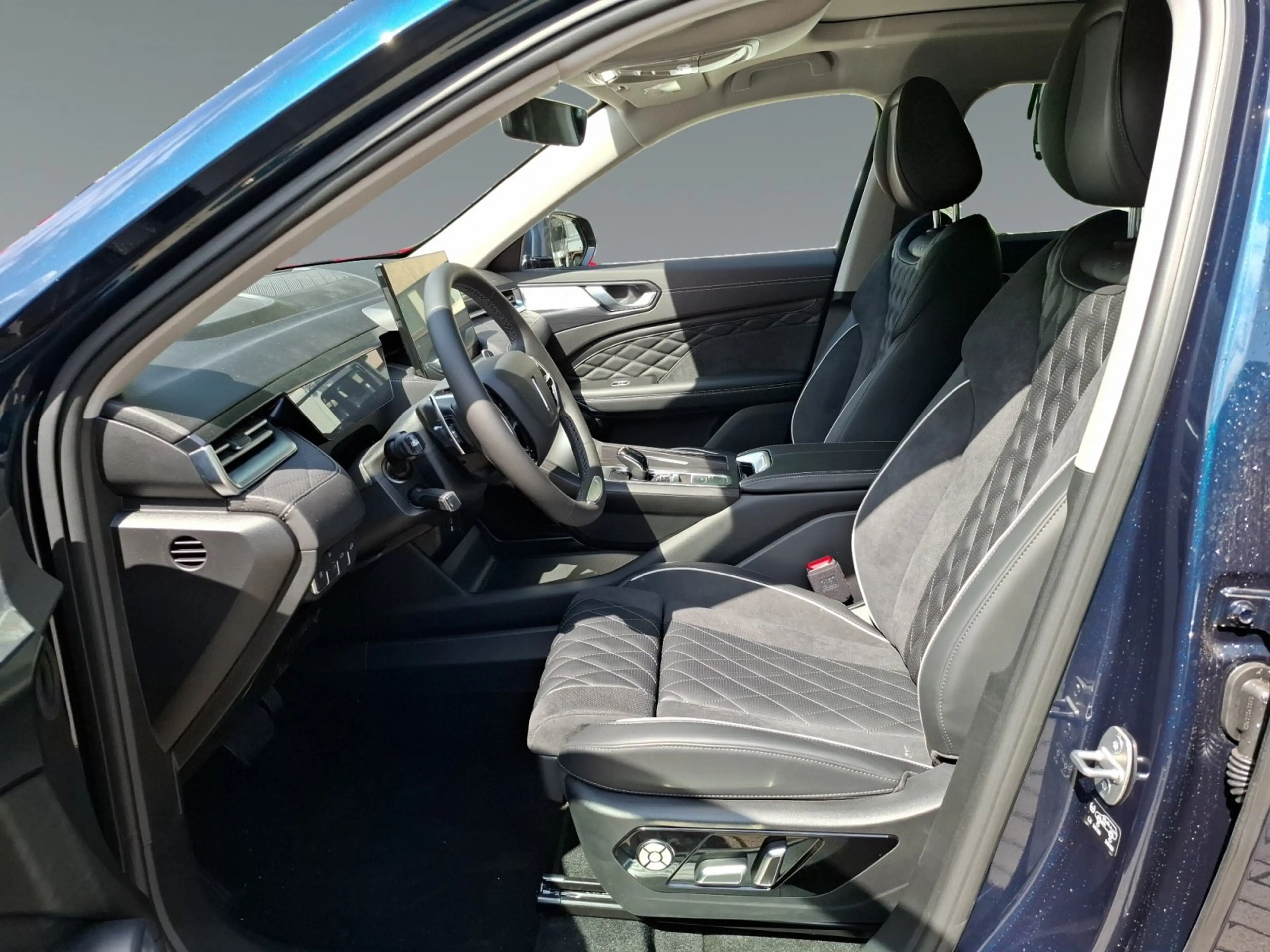GWM WEY 03 AWD Luxury mit Panoramadach, Winterpaket, GJR — photo 10
