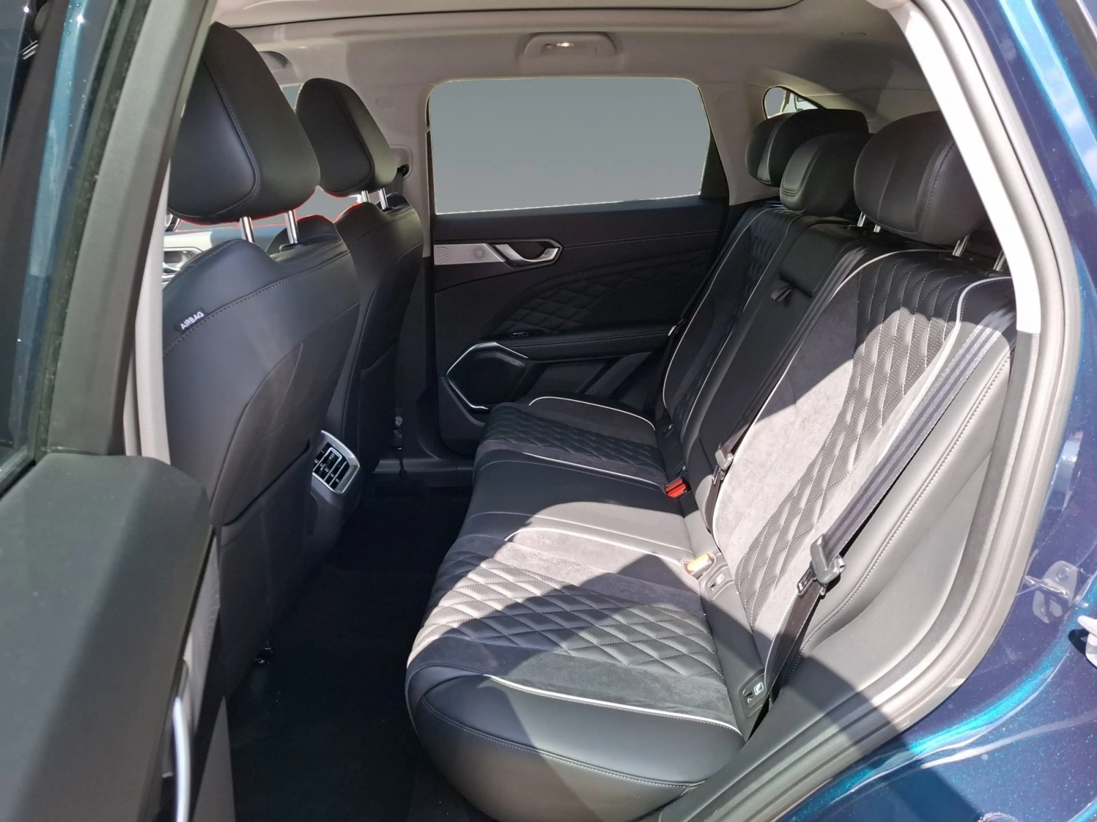 GWM WEY 03 AWD Luxury mit Panoramadach, Winterpaket, GJR — photo 14