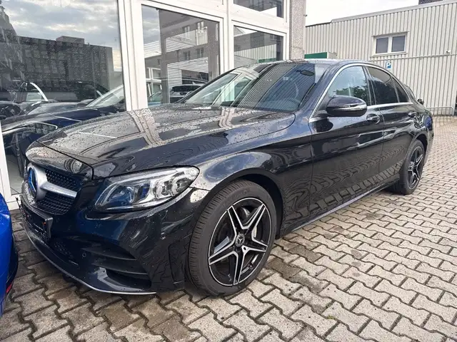 Mercedes-Benz 220 main image
