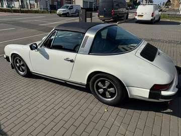 911