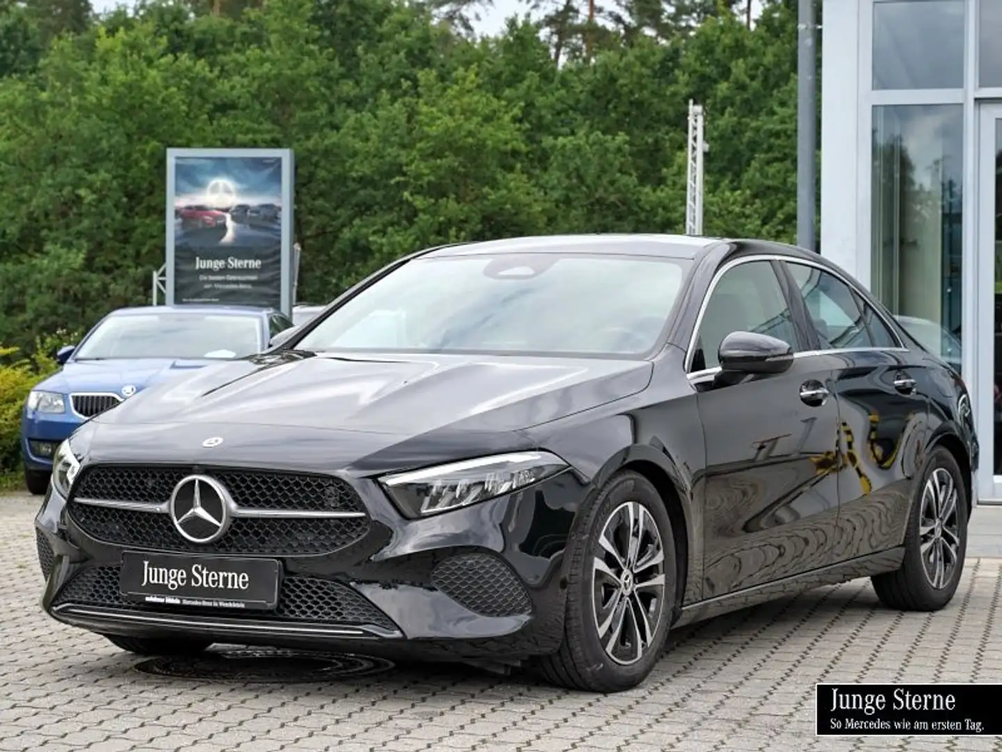 Mercedes-Benz A 180 LIMO PROG-ADV+ PANO+AMBIENTE+KAM+WINTER+KE Schwarz - 2