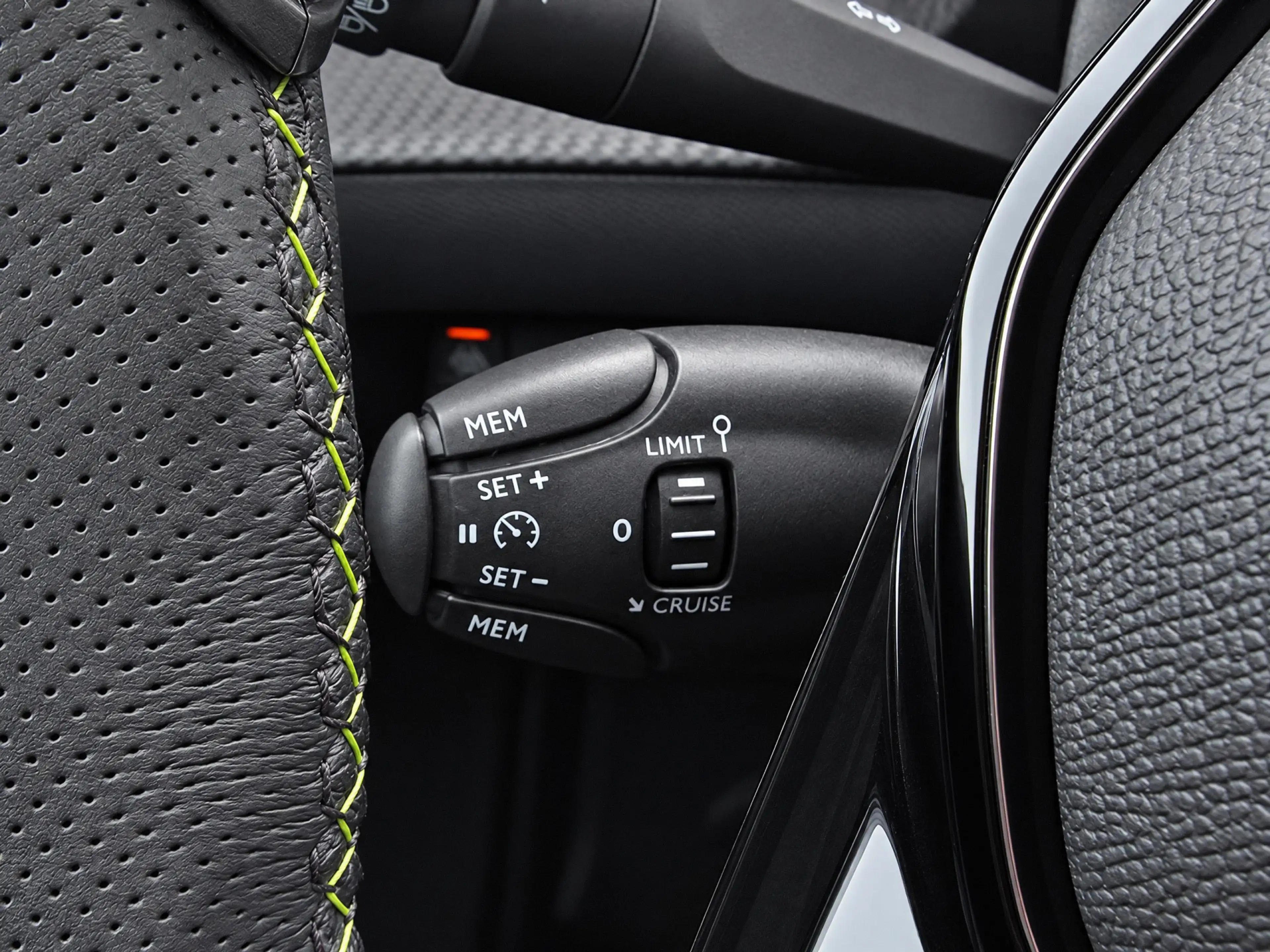 Peugeot e-208 EV GT 350 50 kWh — photo 13