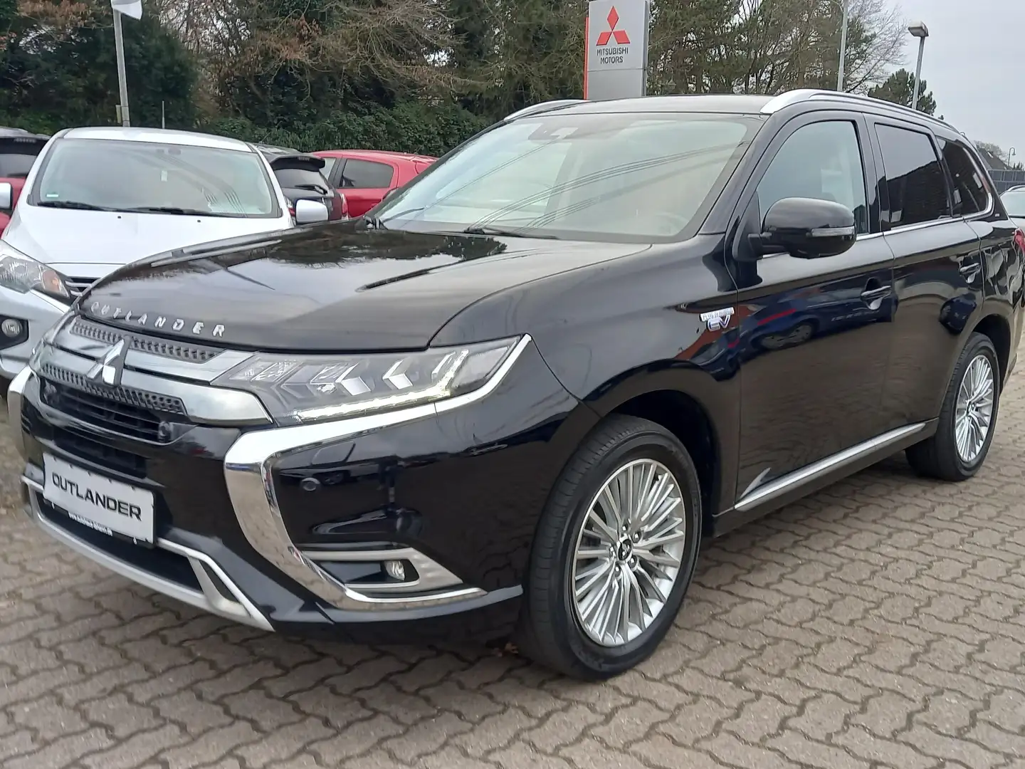 Mitsubishi Outlander PHEV Plus 4WD FA-P /AHK/SmartLink/LED/ Schwarz - 1