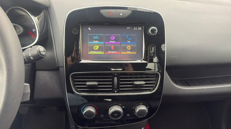 Renault Clio 0.9 TCe Limited — photo 4