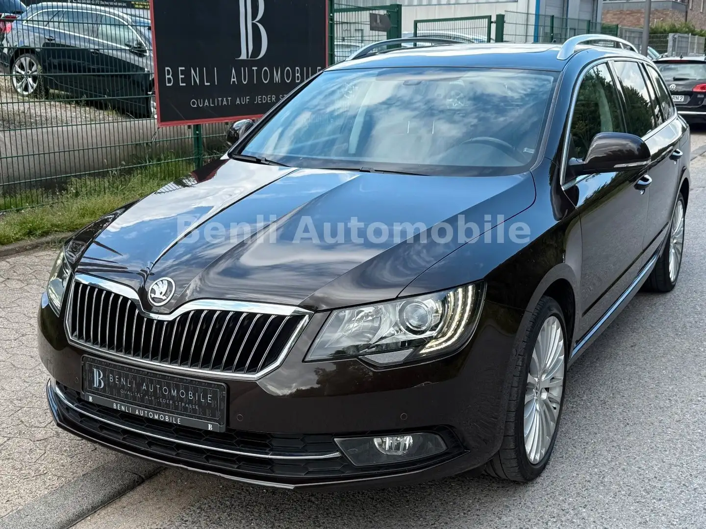 Skoda Superb Combi Best Of/PANO/NAVI/AUTOM/SHZ/EL-SITZ Braun - 1